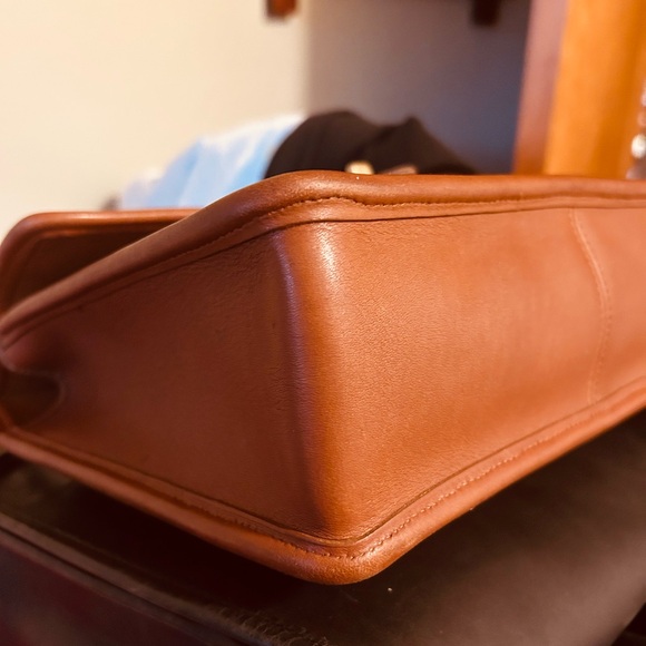 Coach Vintage Brown Willis Purse - Picture 13 of 16